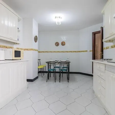 Albareda Canteras شقة