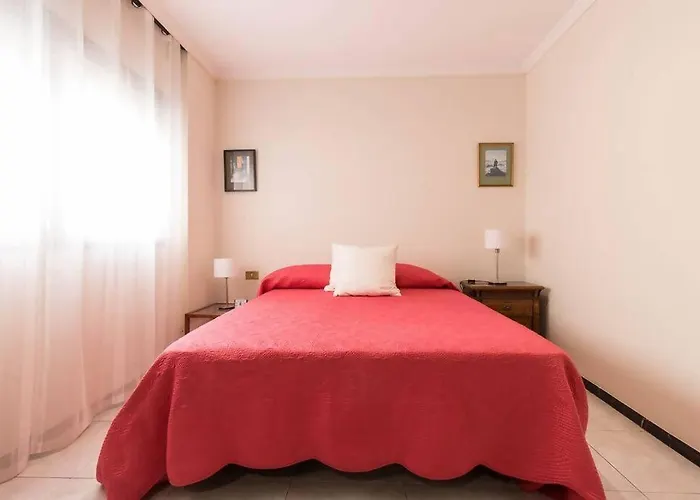 Albareda Canteras 公寓 *